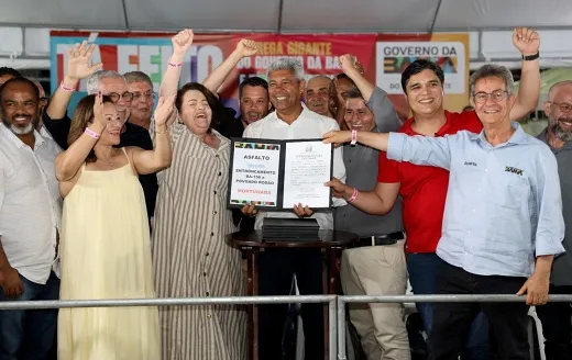 Modernização e laboratórios marcam nova fase da educação com entrega de escola