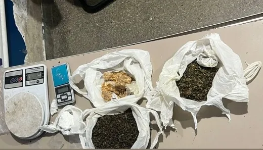 PM prende dois suspeitos por tráfico de drogas 