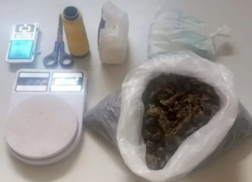 Imóvel abandonado era utilizado para armazenamento de drogas, aponta PM
