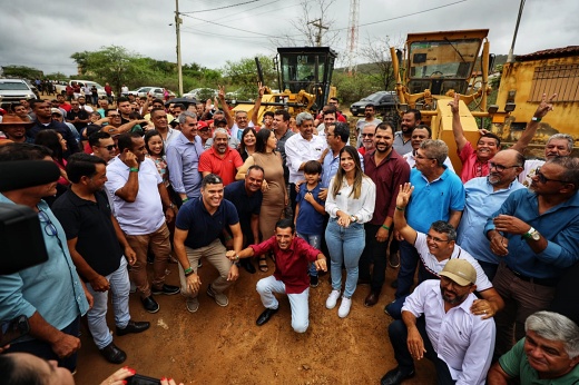 Última cidade da Bahia sem ligação asfáltica, Caetanos comemora pavimentação de trecho da BA-959