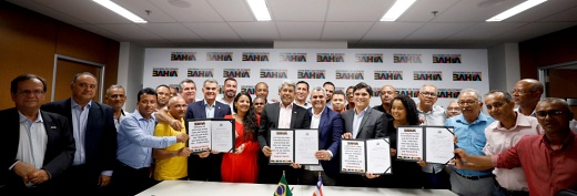 Governador anuncia obras de pavimentação e educação para o município de Paratinga