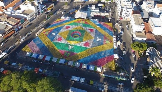 Guanambi: preparação da Praça do Feijão para o tradicional São João do Gurutuba é iniciada
