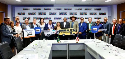 Governo do Estado entrega novos equipamentos e debate novos investimentos 