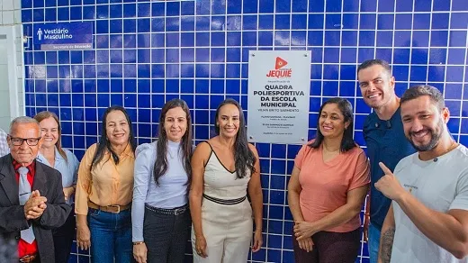 Escola municipal recebe quadra poliesportiva e tem novos investimentos anunciados