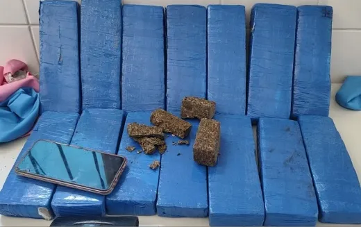 Polícia Rodoviária apreende mais de 14 kg de maconha durante fiscalização na BR-030