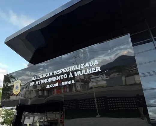 Arma de suspeito preso por violência é apreendida 