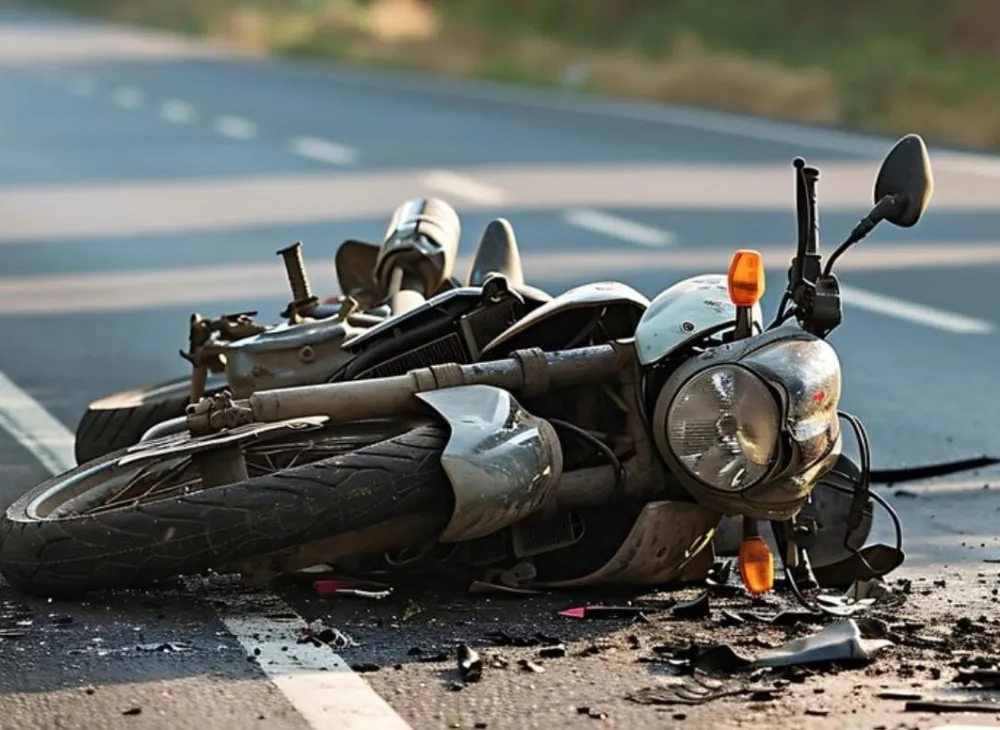 Colisão entre duas motocicletas deixa uma pessoa morta e três feridas