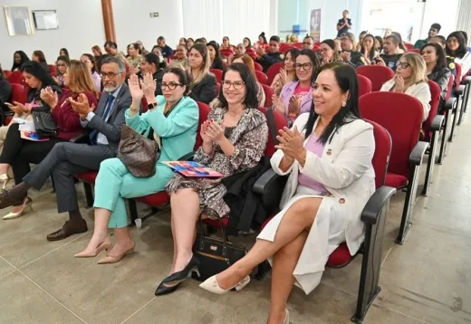 Encontro reúne instituições para discutir enfrentamento à violência contra mulheres
