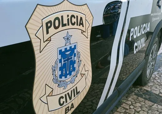 Mulher investigada por homicídio qualificado e fraude processual é presa