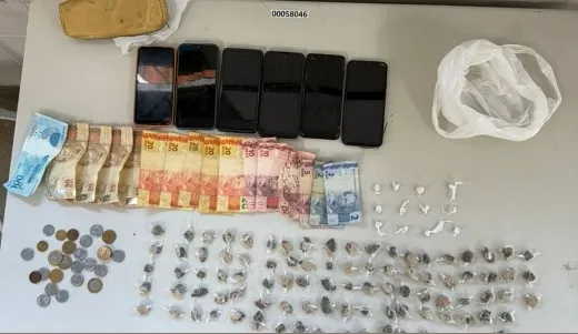 17º BPM realiza apreensão de drogas e apresenta suspeito na Delegacia