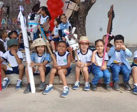 Crianças participam de cavalgada educativa na Escola Lindaura Boa Sorte Leão