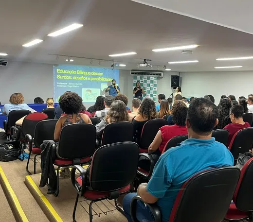 Encontro formativo fortalece educação bilíngue para surdos na Rede Estadual da Bahia