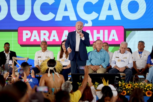 Lula anuncia na Bahia expansão do Programa Pé-de-Meia