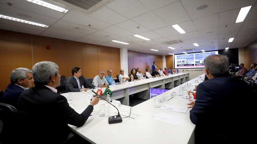 Governador anuncia obras de pavimentação e educação para o município de Paratinga