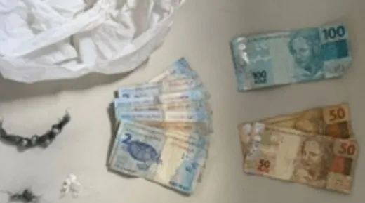 Apreensão de drogas e condução de suspeitos 