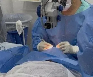 Mutirão realiza 102 cirurgias de catarata por meio de parceria com o Governo do Estado