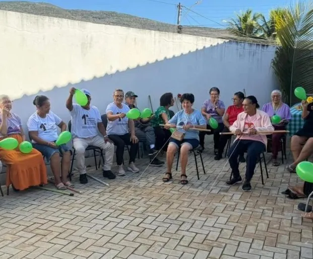 Idosos do CRAS Esther Trindade participam de encontro com atividades físicas e integração