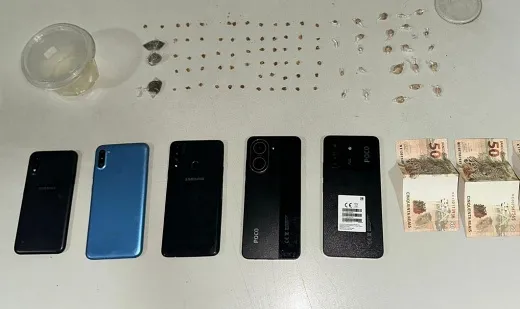 Denúncia leva PM a apreender drogas no bairro Jurema