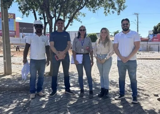 Equipe técnica da Conder vistoria obras do novo Mercado Municipal e da Avenida Agnelo