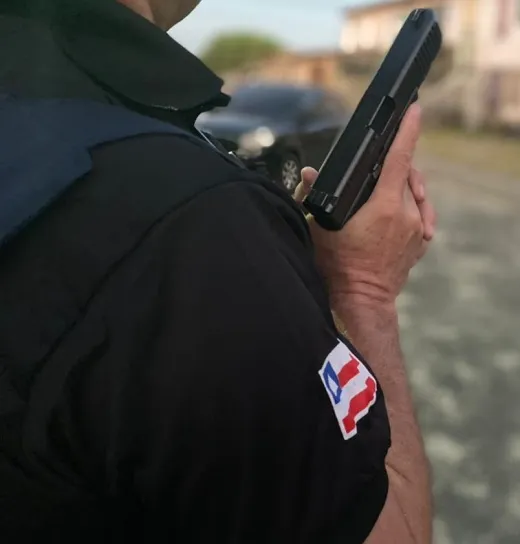 Homem é preso em flagrante por porte de arma de fogo