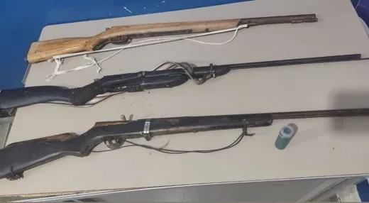 Polícia Militar prende suspeito de violência doméstica e apreende armas artesanais