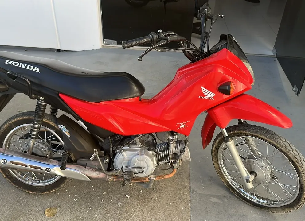 ROCAM recupera motocicleta com registro de roubo e apreende drogas