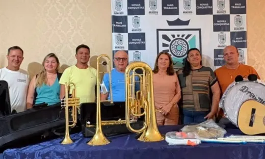 Novos instrumentos musicais são entregues a escolas e fanfarras