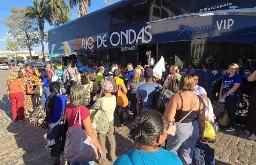 Viagem a Porto Seguro reúne 215 idosas atendidas pelo CRAS