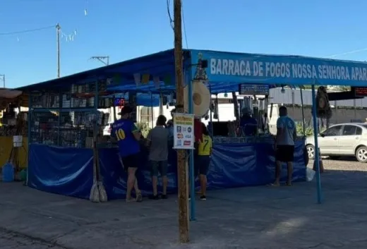 Barracas de artigos festivos passam a funcionar em novo endereço temporário