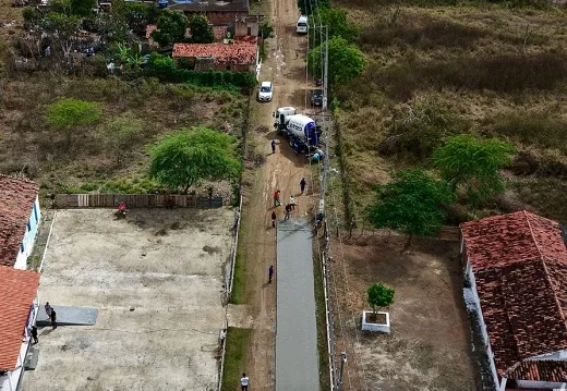 Prefeitura inicia obras de pavimentação no distrito de Nova Esperança
