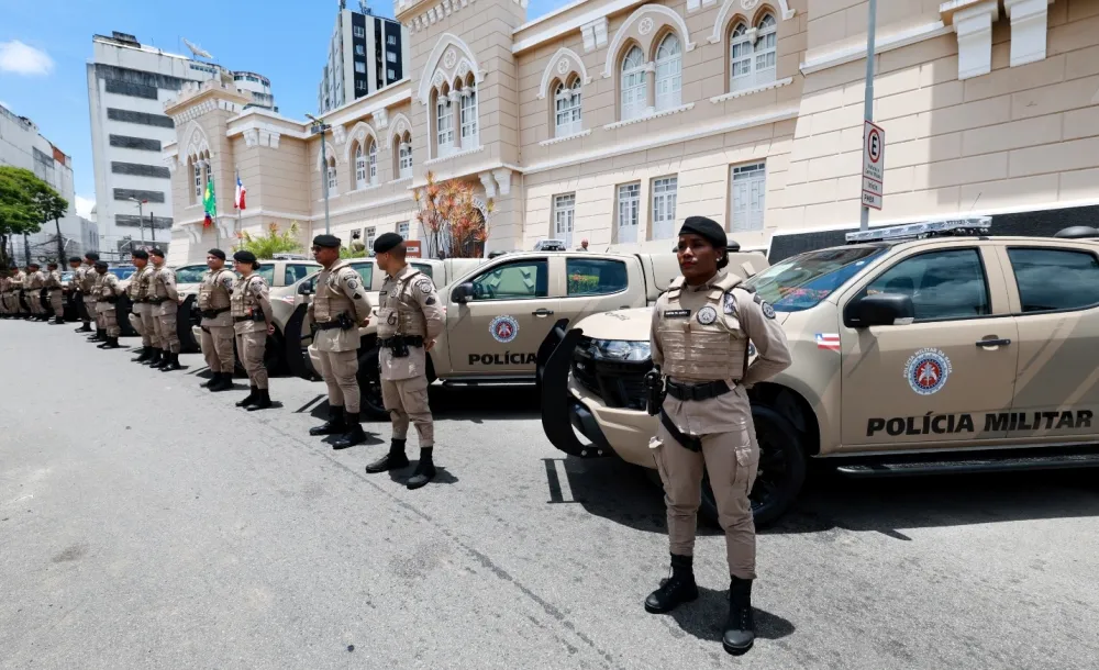Governador entrega 48 novas viaturas à Polícia Militar e amplia proteção às mulheres