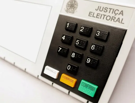 Tecnologia exclusiva do TSE reforça segurança das urnas eletrônicas, afirma especialista