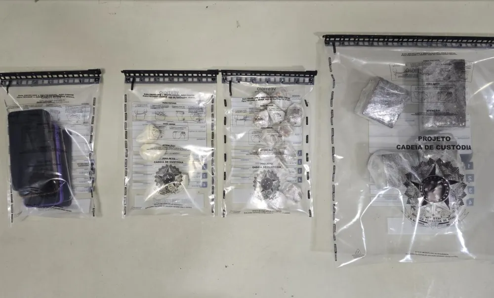 PM apreende mais de 1,8 kg de drogas durante ação da ROCAM