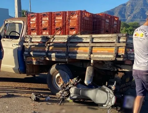 Colisão entre motocicleta e caminhonete deixa um morto e um ferido grave na BA-148