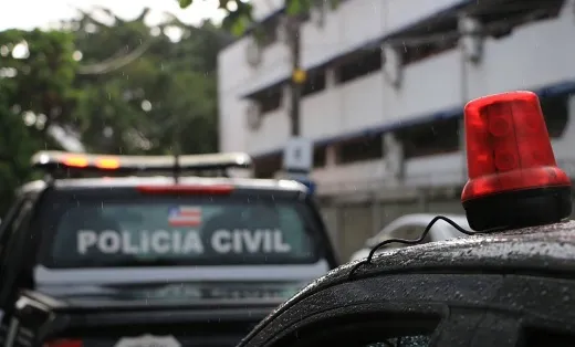 Busca domiciliar apreende arma de fogo e materiais eletrônicos 