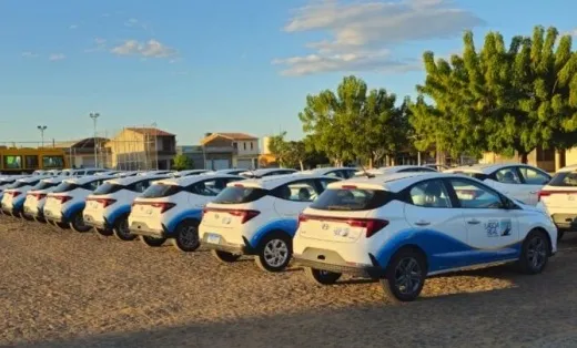 Prefeitura entrega 33 novos veículos em renovação da frota municipal