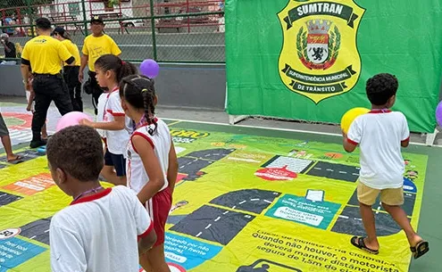 Caravana da Alegria reúne cerca de 10 mil estudantes da rede municipal
