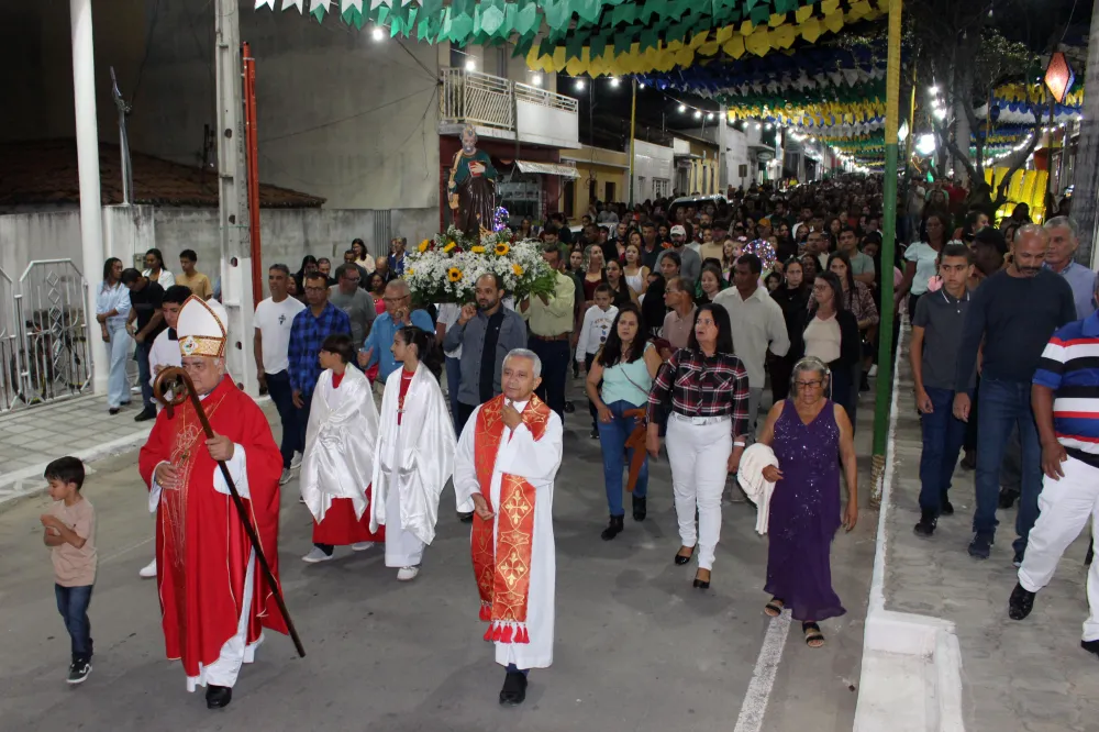 Missa Solene Festiva e procissão marcam o fim do novenário em louvor ao padroeiro São Pedro