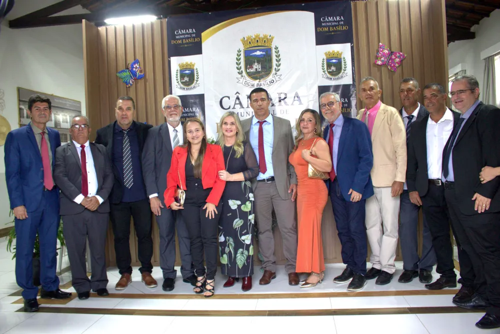 Câmara de Dom Basílio concede Títulos de Cidadania e Moções de Aplausos em Sessão Solene
