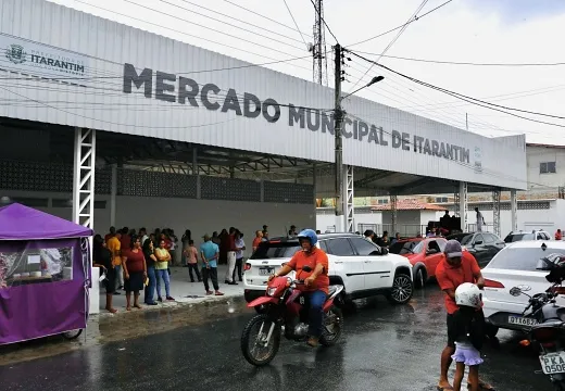 Com investimento de R$ 2,8 milhões, Estado entrega mercado requalificado 