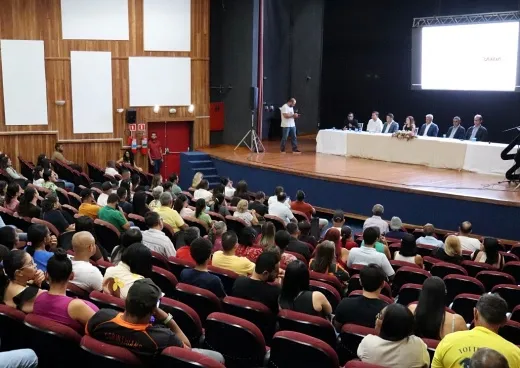 Prefeitura entrega mais 200 títulos de regularização fundiária pelo Programa Casa Legal