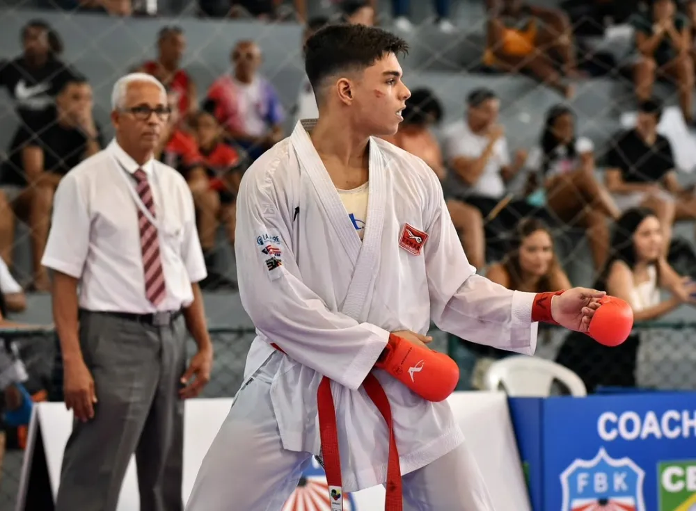 Karateca baiano disputa etapa final do Campeonato Brasileiro em Pernambuco