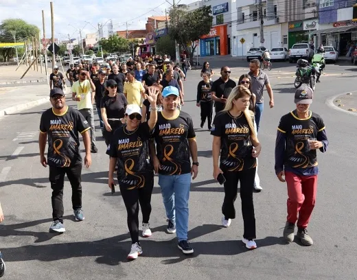 Caminhada do Maio Amarelo mobiliza população em ação de conscientização no trânsito
