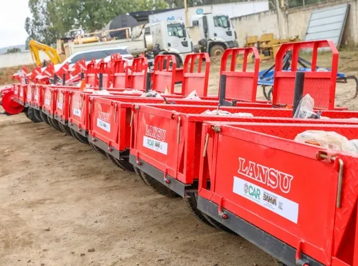 Governo da Bahia entrega máquinas, equipamentos e 2.700 caixas d’água para a agricultura familiar