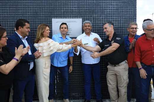 Governador entrega obras e reforça segurança, educação, água e produção rural em Aracatu