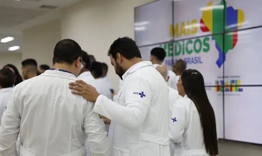 MEC cria Bolsa Permanência para estudantes do Mais Médicos