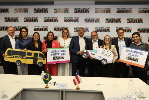 Em reunião com prefeito, Governo do Estado entrega ambulância, ônibus escolar e equipamentos de saúde para Itapetinga