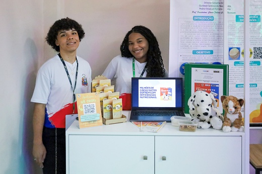 Estudantes de Boquira desenvolvem Whey Protein para cães e gatos