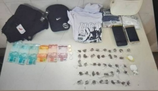PM apreende drogas e conduz dois suspeitos em Guanambi
