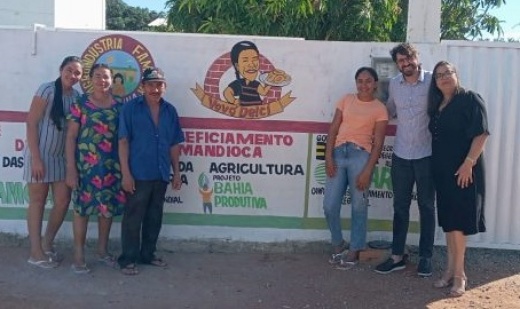 Produção de derivados da mandioca em Palmas de Monte Alto é incrementada com requalificação de agroindústria